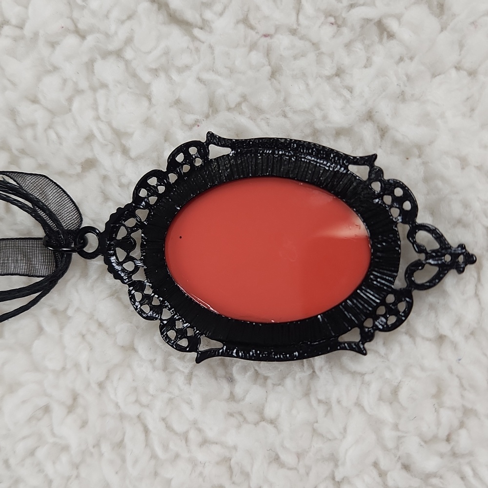 Black and Red Swan CameoPendant Necklace On Ribbon - Picture 5 of 7